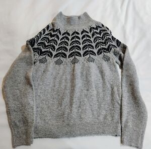 Elegant Gray Turtleneck Sweater with Black Pattern